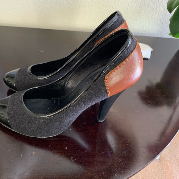 CHANEL pumps this are a must. Size 8. - Picture 2 of 12